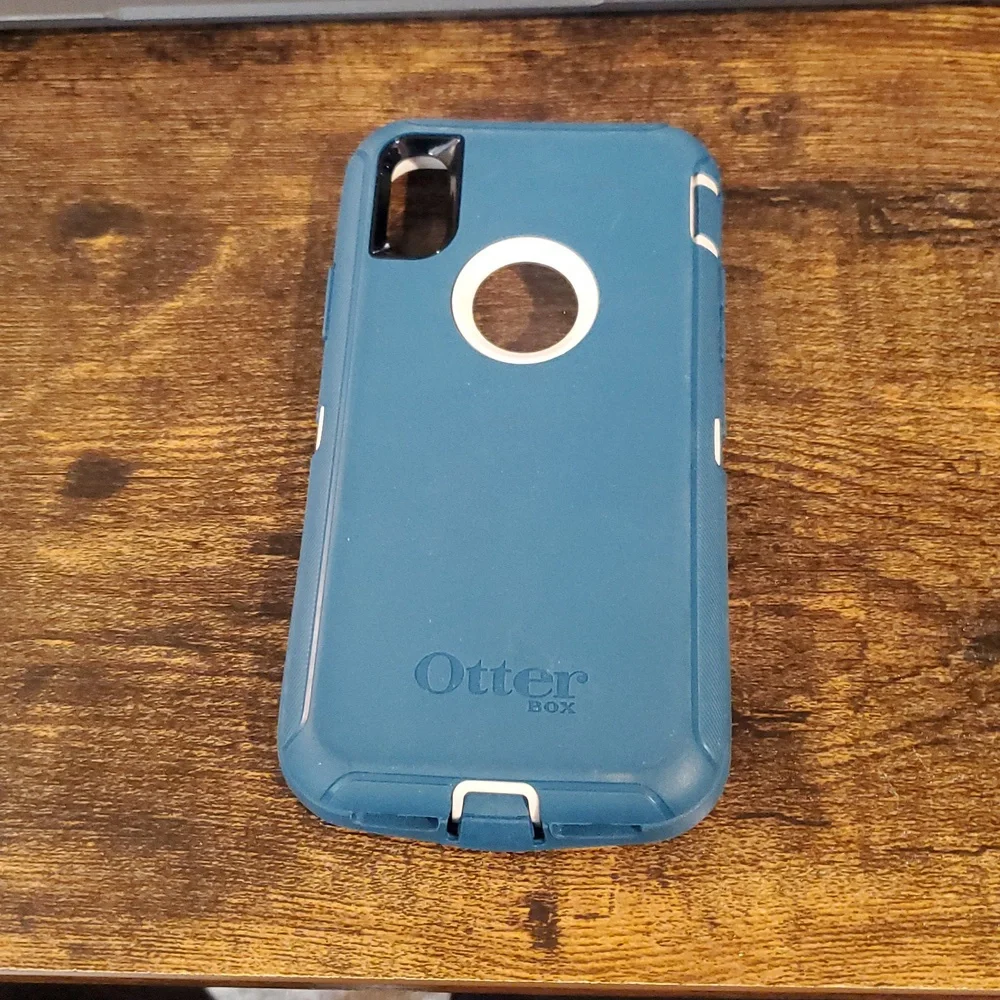 Lot of Gently Used Phone Cases, phone Belt Cases, etc. for resell